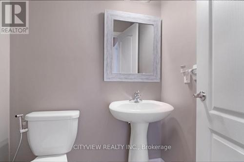 1348 Baseline Road, Hamilton, ON - Indoor Photo Showing Bathroom