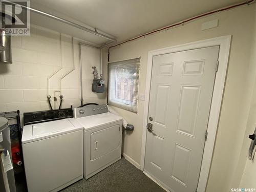 616 1St Avenue Ne, Swift Current, SK - Indoor Photo Showing Laundry Room