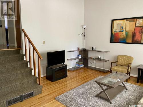 616 1St Avenue Ne, Swift Current, SK - Indoor Photo Showing Living Room