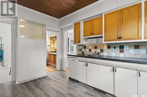 213 8Th Street E, Saskatoon, SK - Indoor Photo Showing Kitchen With Double Sink