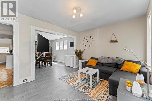 126 Rankin, Windsor, ON - Indoor Photo Showing Living Room