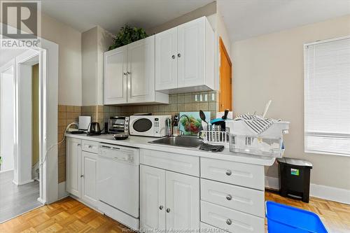 126 Rankin, Windsor, ON - Indoor Photo Showing Kitchen