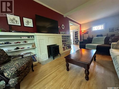 60 Main Street, Fillmore, SK - Indoor Photo Showing Living Room