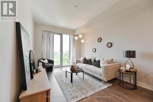 1001 - 50 Mccaul Street, Toronto, ON - Indoor Photo Showing Living Room