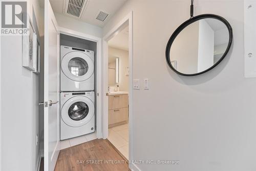 1001 - 50 Mccaul Street, Toronto, ON - Indoor Photo Showing Laundry Room