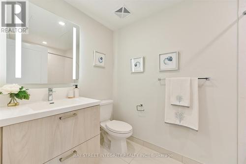 1001 - 50 Mccaul Street, Toronto, ON - Indoor Photo Showing Bathroom