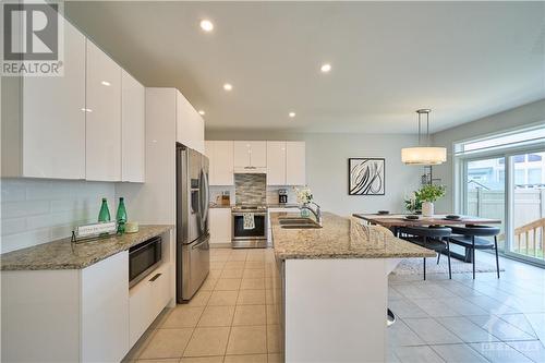 348 Gloaming Crescent, Ottawa, ON - Indoor Photo Showing Kitchen With Double Sink With Upgraded Kitchen