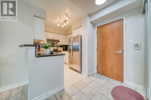 1109 - 23 Lorraine Drive, Toronto, ON - Indoor Photo Showing Kitchen