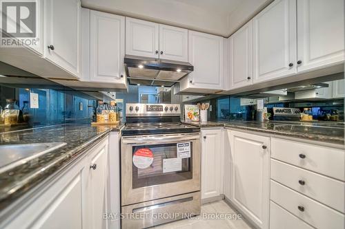 1109 - 23 Lorraine Drive, Toronto, ON - Indoor Photo Showing Kitchen