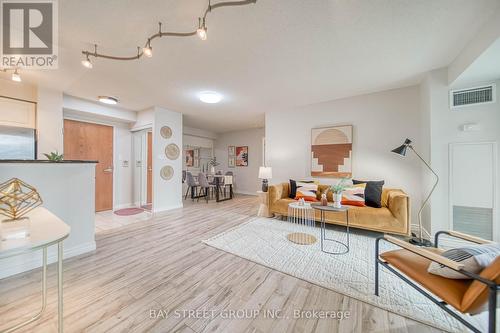 1109 - 23 Lorraine Drive, Toronto, ON - Indoor Photo Showing Living Room