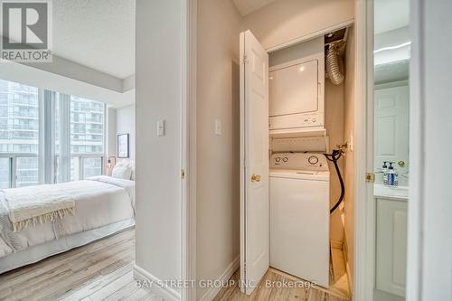 1109 - 23 Lorraine Drive, Toronto, ON - Indoor Photo Showing Laundry Room