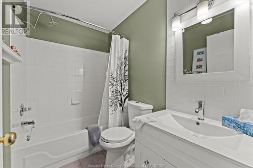 90 Murray Street Unit# 205, Amherstburg, ON - Indoor Photo Showing Bathroom