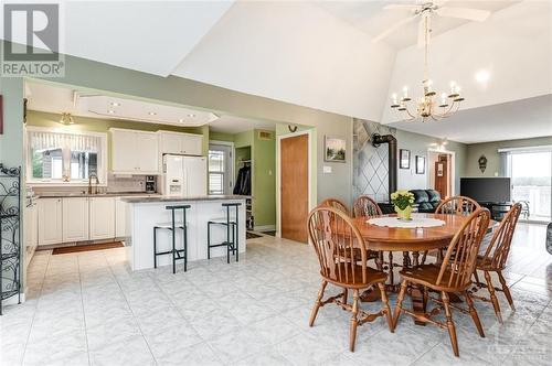 2577 Highway 174 Road, Ottawa, ON - Indoor Photo Showing Dining Room