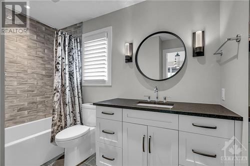 598 Golden Avenue, Ottawa, ON - Indoor Photo Showing Bathroom
