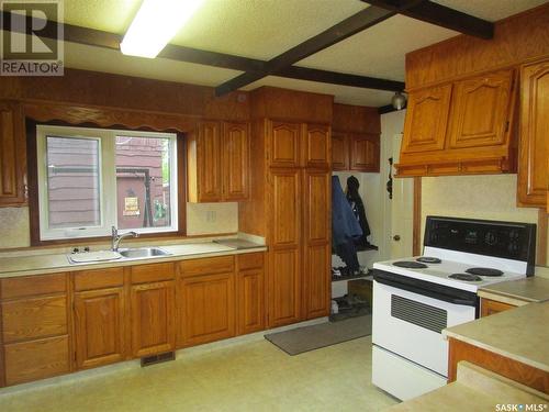 307 7Th Avenue E, Assiniboia, SK - Indoor Photo Showing Kitchen