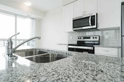 Ph216-349 Rathburn Rd W, Mississauga, ON - Indoor Photo Showing Kitchen With Double Sink With Upgraded Kitchen