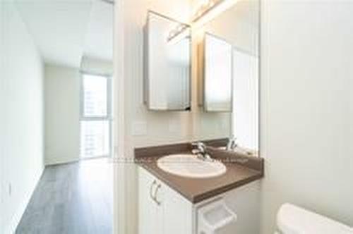 Ph216-349 Rathburn Rd W, Mississauga, ON - Indoor Photo Showing Bathroom