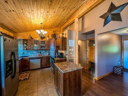 180 & 184 Beryl Winder Road, Kenora, ON - Indoor Photo Showing Kitchen