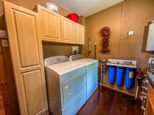 180 & 184 Beryl Winder Road, Kenora, ON - Indoor Photo Showing Laundry Room