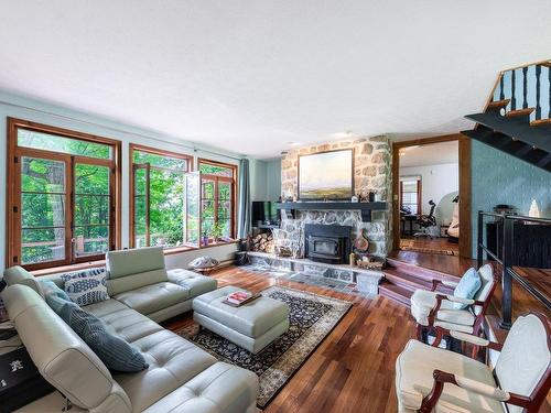 Salon - 6 9E Avenue, Saint-Armand, QC - Indoor Photo Showing Living Room With Fireplace