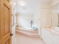 Ensuite bathroom - 