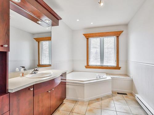 Salle de bains - 7461 Ch. Forest, Terrebonne (La Plaine), QC - Indoor Photo Showing Bathroom