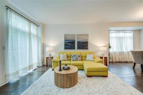 969 Reimer Common, Burlington, ON - Indoor Photo Showing Living Room