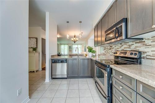 969 Reimer Common, Burlington, ON - Indoor Photo Showing Kitchen With Stainless Steel Kitchen With Upgraded Kitchen