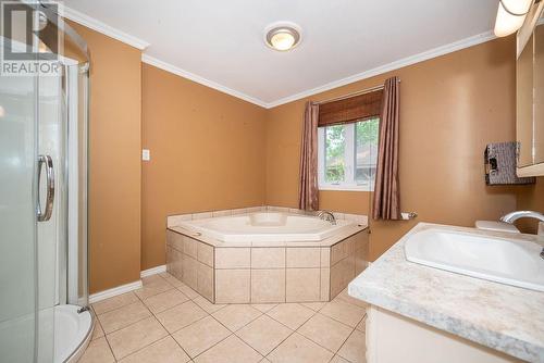 327 Laurentian Drive, Petawawa, ON - Indoor Photo Showing Bathroom