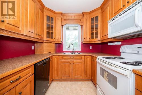 327 Laurentian Drive, Petawawa, ON - Indoor Photo Showing Kitchen With Double Sink