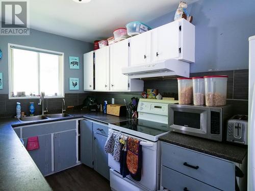 5798 Quesnel-Hixon Road, Quesnel, BC - Indoor Photo Showing Kitchen With Double Sink