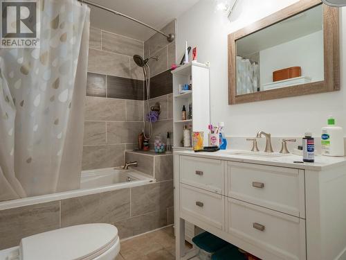 5798 Quesnel-Hixon Road, Quesnel, BC - Indoor Photo Showing Bathroom