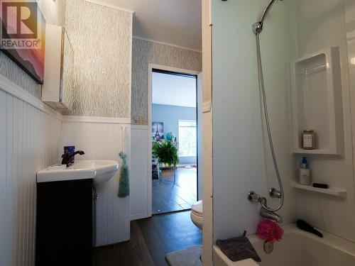 5798 Quesnel-Hixon Road, Quesnel, BC - Indoor Photo Showing Bathroom