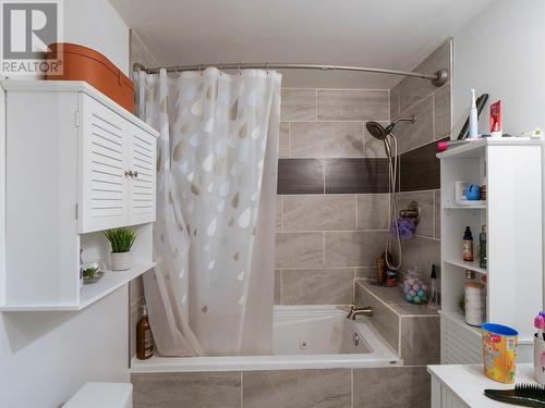 5798 Quesnel-Hixon Road, Quesnel, BC - Indoor Photo Showing Bathroom