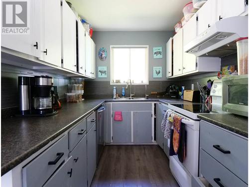 5798 Quesnel-Hixon Road, Quesnel, BC - Indoor Photo Showing Kitchen