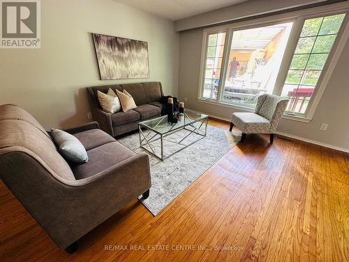 6 Glenecho Drive, Barrie, ON - Indoor Photo Showing Living Room