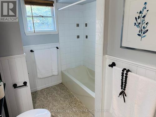 6 Glenecho Drive, Barrie, ON - Indoor Photo Showing Bathroom