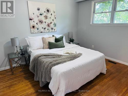 6 Glenecho Drive, Barrie, ON - Indoor Photo Showing Bedroom