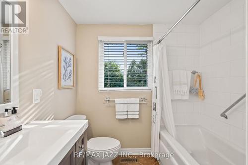 284 Grandview Street S, Oshawa, ON - Indoor Photo Showing Bathroom