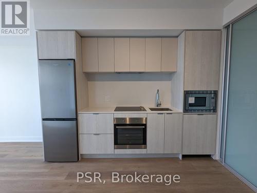 905 - 86 Dundas Street E, Mississauga, ON - Indoor Photo Showing Kitchen