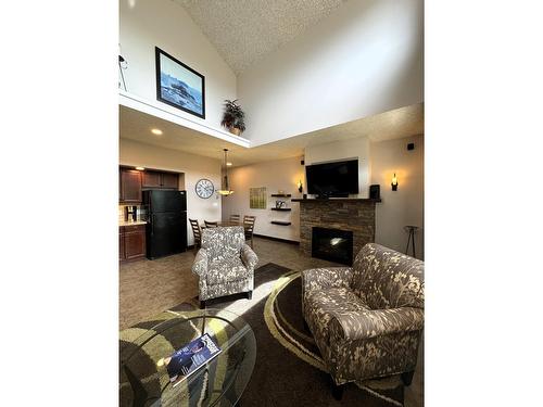 533B - 500 Bighorn Boulevard, Radium Hot Springs, BC - Indoor With Fireplace