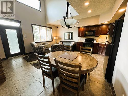 500 Bighorn Boulevard Unit# 533B, Radium Hot Springs, BC - Indoor Photo Showing Dining Room