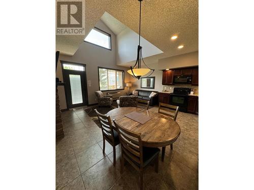 500 Bighorn Boulevard Unit# 533B, Radium Hot Springs, BC - Indoor Photo Showing Dining Room