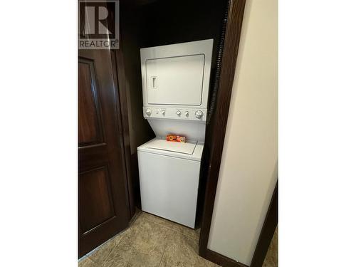 500 Bighorn Boulevard Unit# 533B, Radium Hot Springs, BC - Indoor Photo Showing Laundry Room