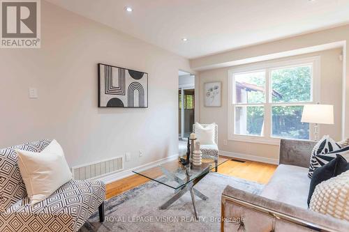 13 - 101 Alford Crescent, Toronto, ON - Indoor Photo Showing Living Room