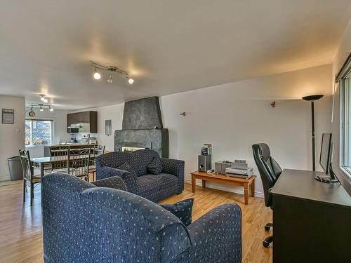 Living room - 54  - 56 Ch. D'Entrelacs, Sainte-Marguerite-Du-Lac-Masson, QC - Indoor Photo Showing Living Room