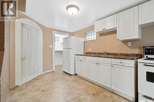 2058 Mcdonald Street, Regina, SK - Indoor Photo Showing Kitchen