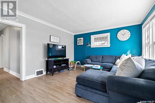 2058 Mcdonald Street, Regina, SK - Indoor Photo Showing Living Room