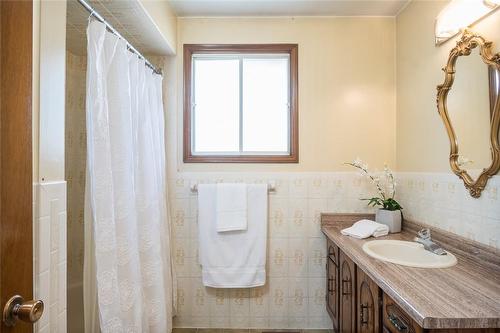 420 Barton Street E, Hamilton, ON - Indoor Photo Showing Bathroom