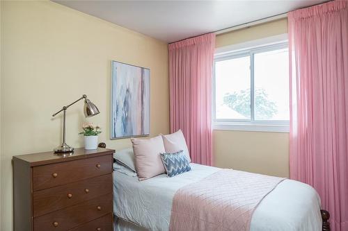 420 Barton Street E, Hamilton, ON - Indoor Photo Showing Bedroom
